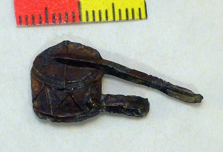 (image for) Pewter Badge of a Drum - Click Image to Close