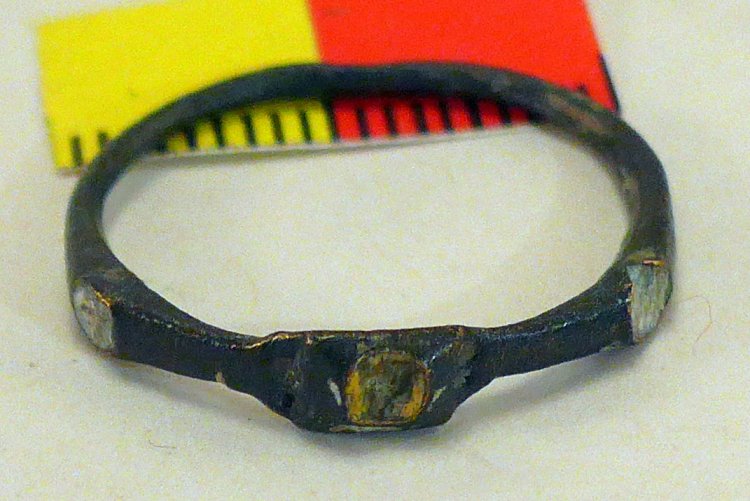 (image for) Three Stone Stirrup Ring - Click Image to Close